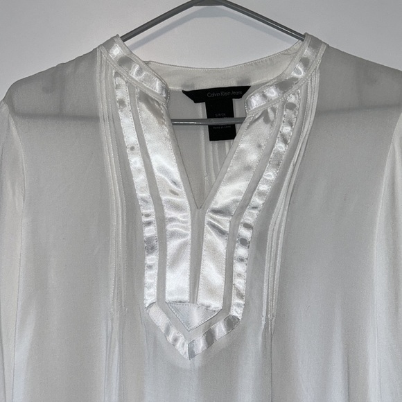 Calvin Klein Lightweight Top - Picture 2 of 3